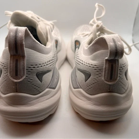 Brooks White and Gray Running Shoes - Picture 4 of 7